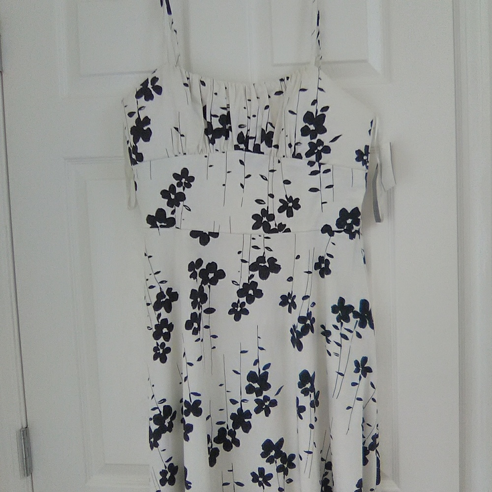 Alyn Paige White & black floral dress